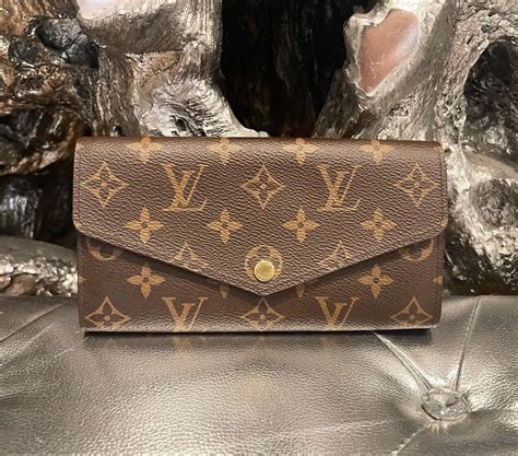 how heavy is the louis vuitton sarah wallet|Sarah Wallet .